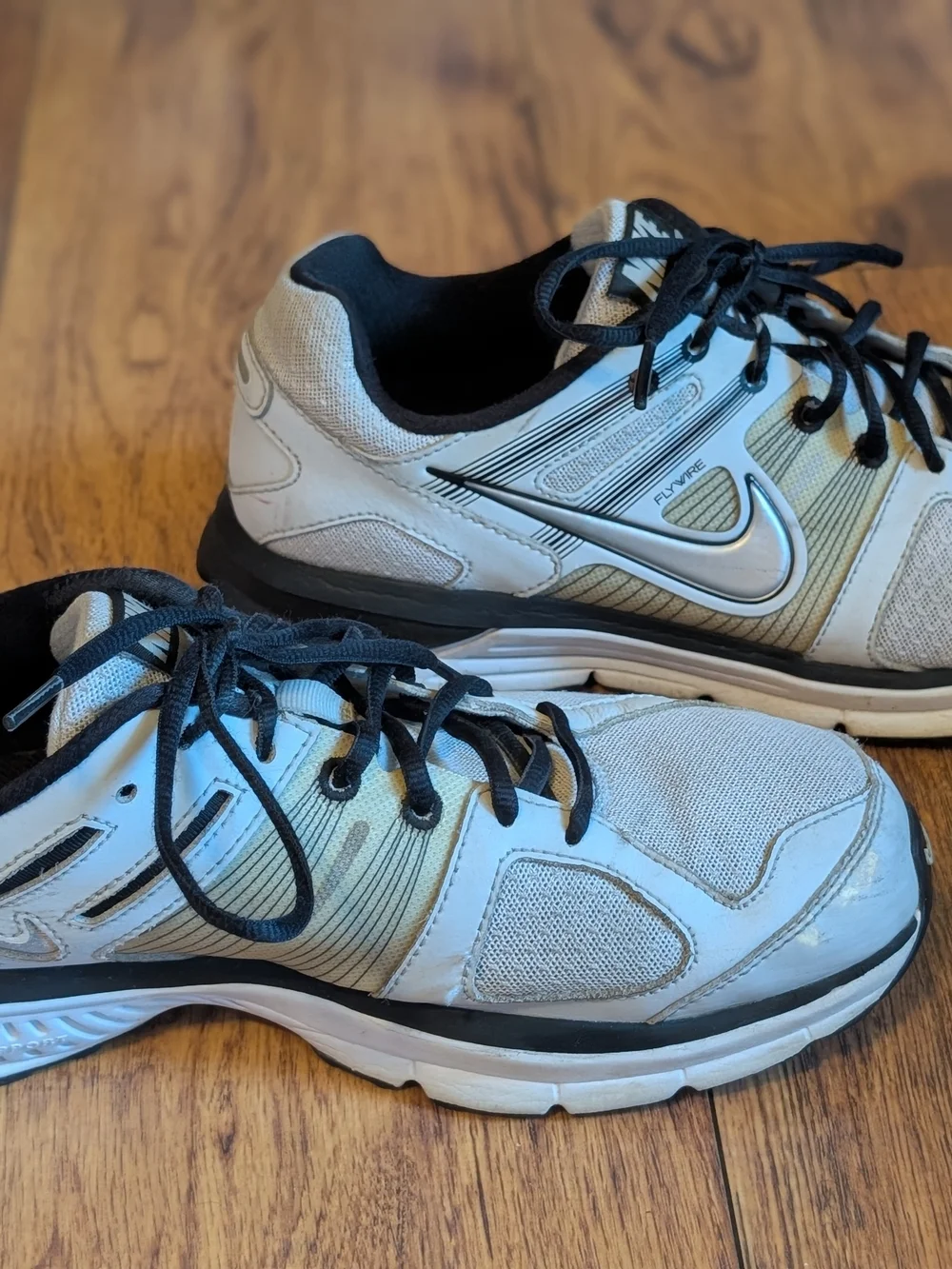 Nike Anodyne Ds Men’s Athletic Shoes in White and Black